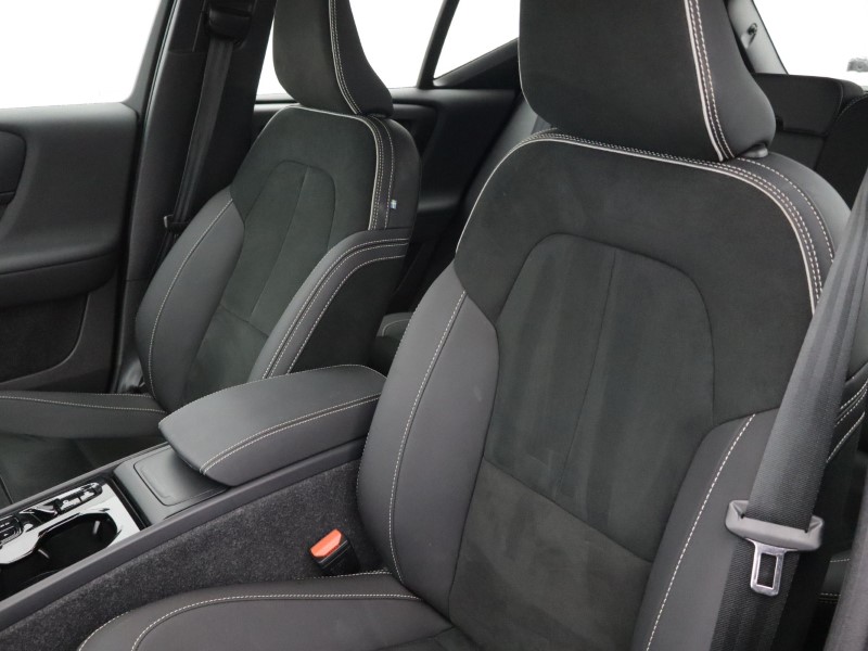 2024 (24) VOLVO XC40 2.0 B3P Plus Dark 5dr Auto 5049931