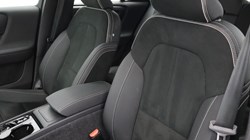 2024 (24) VOLVO XC40 2.0 B3P Plus Dark 5dr Auto 5049931