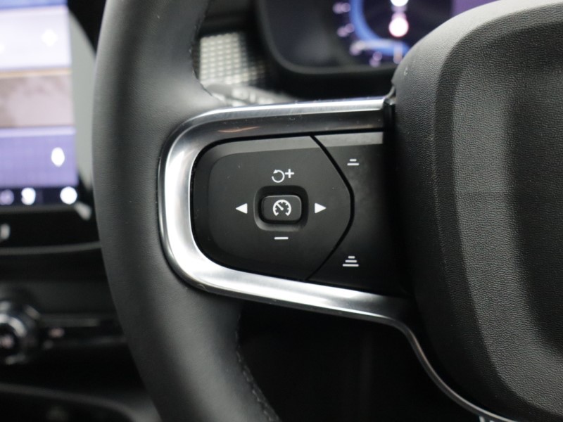 2024 (24) VOLVO XC40 2.0 B3P Plus Dark 5dr Auto 5049941