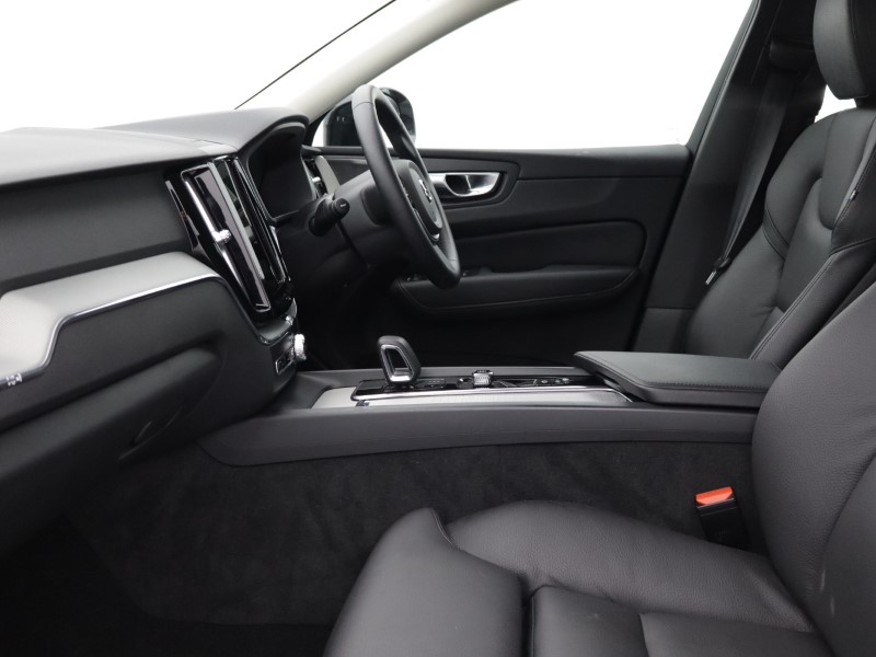 2025 (74) VOLVO XC60 2.0 B5P Plus Dark 5dr AWD Geartronic 5071362