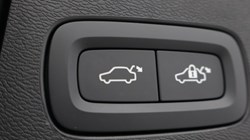 2025 (74) VOLVO XC60 2.0 B5P Plus Dark 5dr AWD Geartronic 5071365