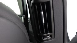 2025 (74) VOLVO XC60 2.0 B5P Plus Dark 5dr AWD Geartronic 5071386