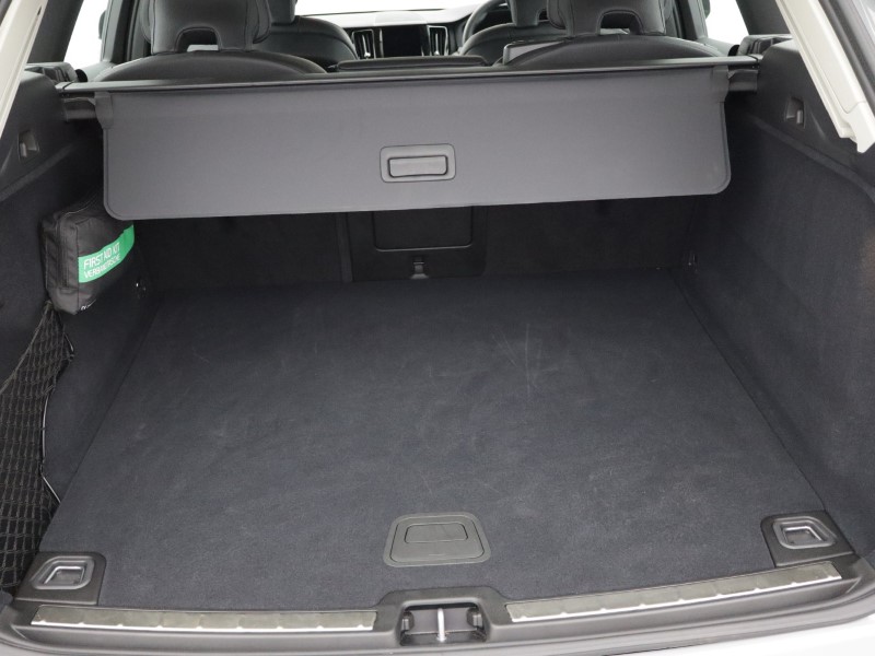 2025 (74) VOLVO XC60 2.0 B5P Plus Dark 5dr AWD Geartronic 5071364