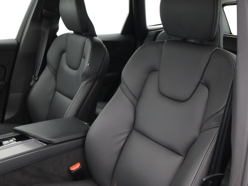 2025 (74) VOLVO XC60 2.0 B5P Plus Dark 5dr AWD Geartronic 5071376