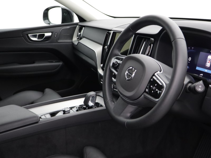 2025 (74) VOLVO XC60 2.0 B5P Plus Dark 5dr AWD Geartronic 5071372