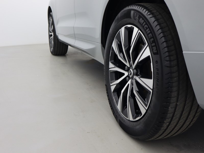 2025 (74) VOLVO XC60 2.0 B5P Plus Dark 5dr AWD Geartronic 5071361