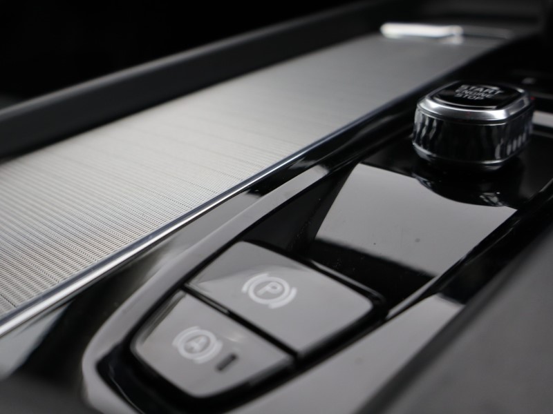 2025 (74) VOLVO XC60 2.0 B5P Plus Dark 5dr AWD Geartronic 5071399