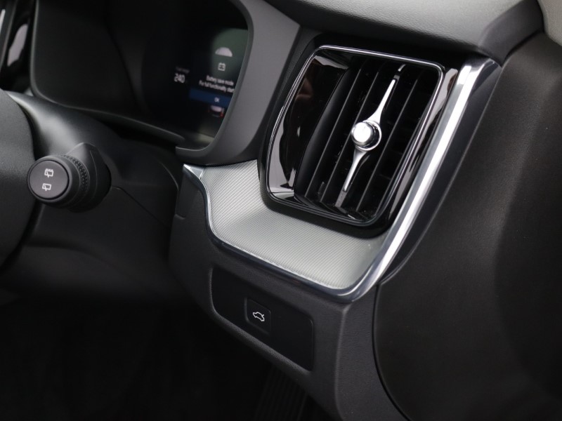 2025 (74) VOLVO XC60 2.0 B5P Plus Dark 5dr AWD Geartronic 5071371