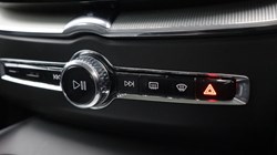 2025 (74) VOLVO XC60 2.0 B5P Plus Dark 5dr AWD Geartronic 5071397