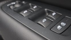 2025 (74) VOLVO XC60 2.0 B5P Plus Dark 5dr AWD Geartronic 5071368