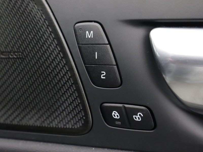 2025 (74) VOLVO XC60 2.0 B5P Plus Dark 5dr AWD Geartronic 5071370