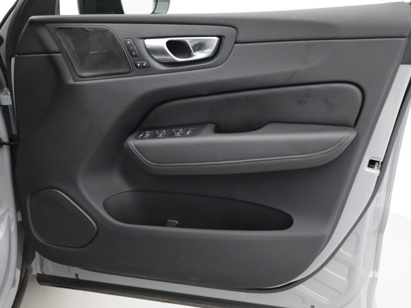 2025 (74) VOLVO XC60 2.0 B5P Plus Dark 5dr AWD Geartronic 5071366