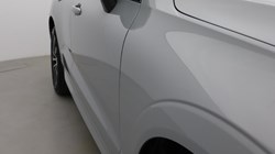 2025 (74) VOLVO XC60 2.0 B5P Plus Dark 5dr AWD Geartronic 5071358