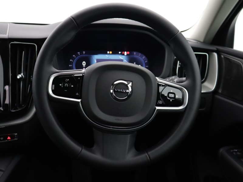 2025 (74) VOLVO XC60 2.0 B5P Plus Dark 5dr AWD Geartronic 5071384