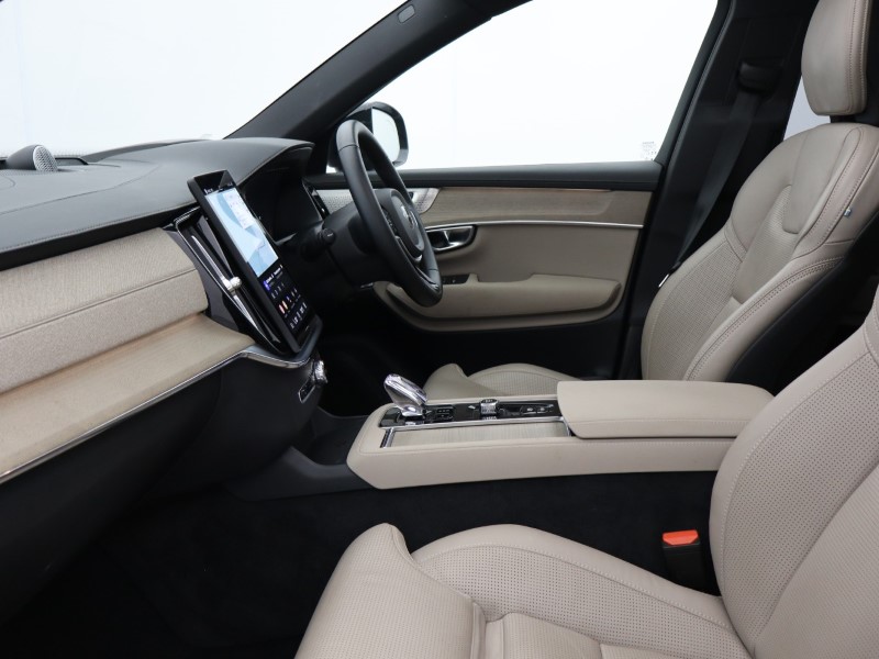 2025 (74) VOLVO XC90 2.0 B5P Ultra Dark 5dr AWD Geartronic 5224916