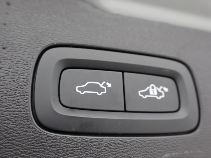 2025 (25) VOLVO V60 2.0 T6 [350] PHEV Plus Dark 5dr AWD Auto 5105147