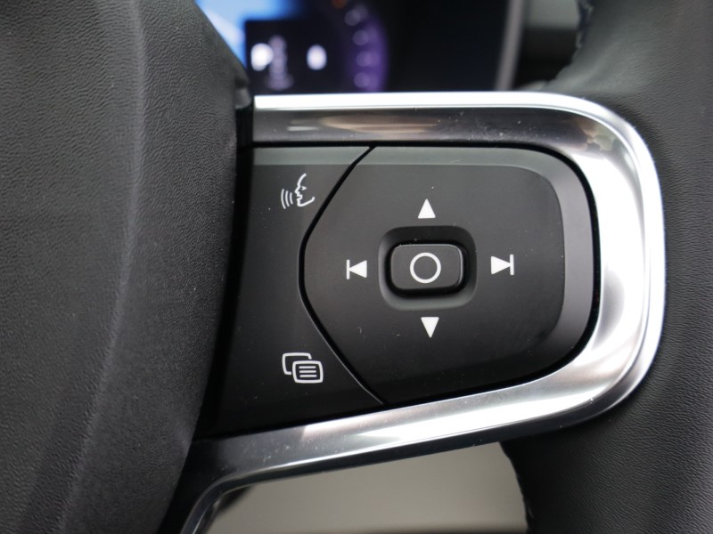 2022 (72) VOLVO XC40 2.0 B4P Ultimate Dark 5dr Auto 5185924