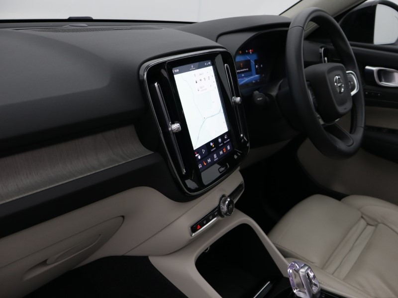 2022 (72) VOLVO XC40 2.0 B4P Ultimate Dark 5dr Auto 5185913