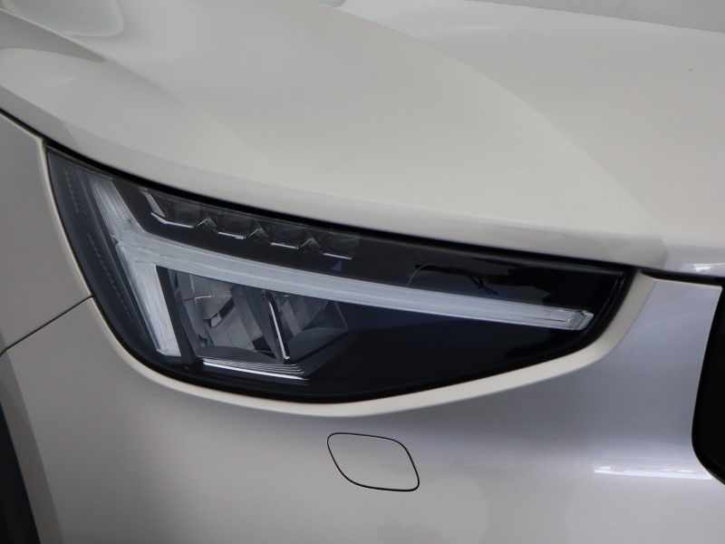 2022 (72) VOLVO XC40 2.0 B4P Ultimate Dark 5dr Auto 5185884