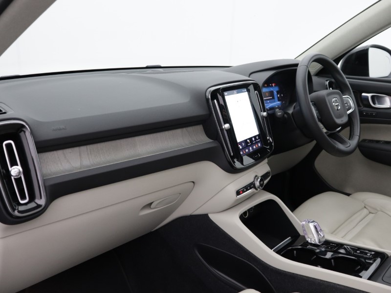 2022 (72) VOLVO XC40 2.0 B4P Ultimate Dark 5dr Auto 5185912