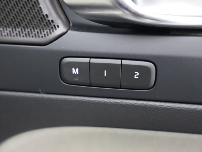 2022 (72) VOLVO XC40 2.0 B4P Ultimate Dark 5dr Auto 5185907