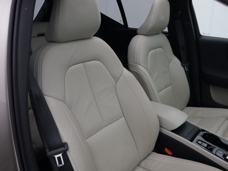 2022 (72) VOLVO XC40 2.0 B4P Ultimate Dark 5dr Auto 5185910