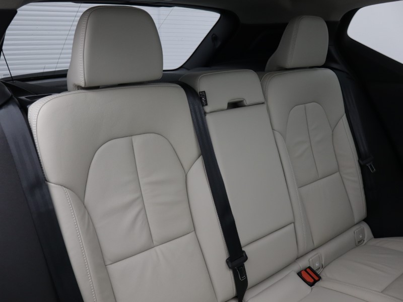 2022 (72) VOLVO XC40 2.0 B4P Ultimate Dark 5dr Auto 5185917