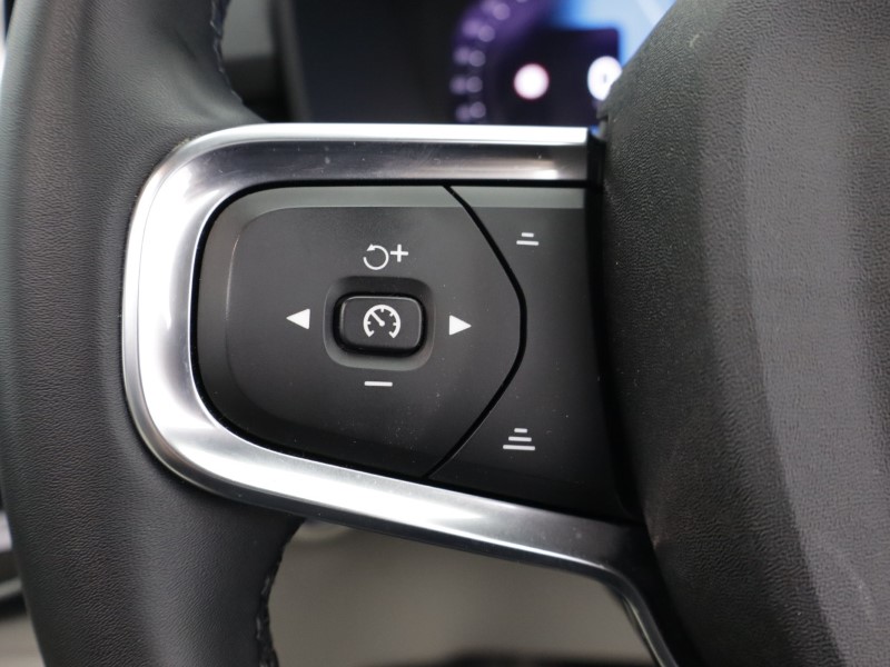 2022 (72) VOLVO XC40 2.0 B4P Ultimate Dark 5dr Auto 5185923