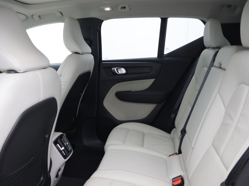 2022 (72) VOLVO XC40 2.0 B4P Ultimate Dark 5dr Auto 5185901