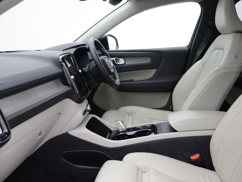 2022 (72) VOLVO XC40 2.0 B4P Ultimate Dark 5dr Auto 5185900