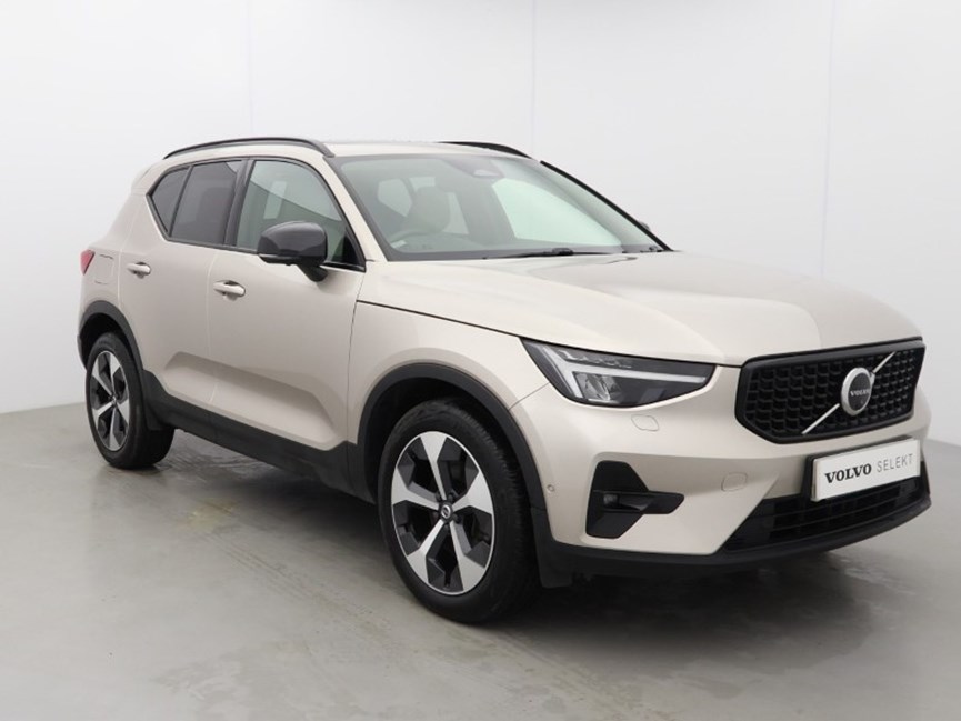 2022 (72) VOLVO XC40 2.0 B4P Ultimate Dark 5dr Auto