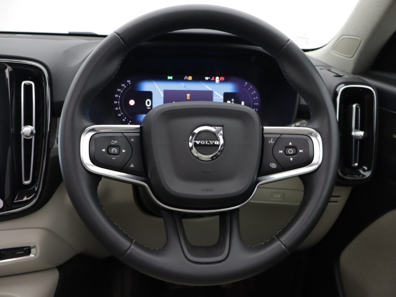 2022 (72) VOLVO XC40 2.0 B4P Ultimate Dark 5dr Auto 5185922