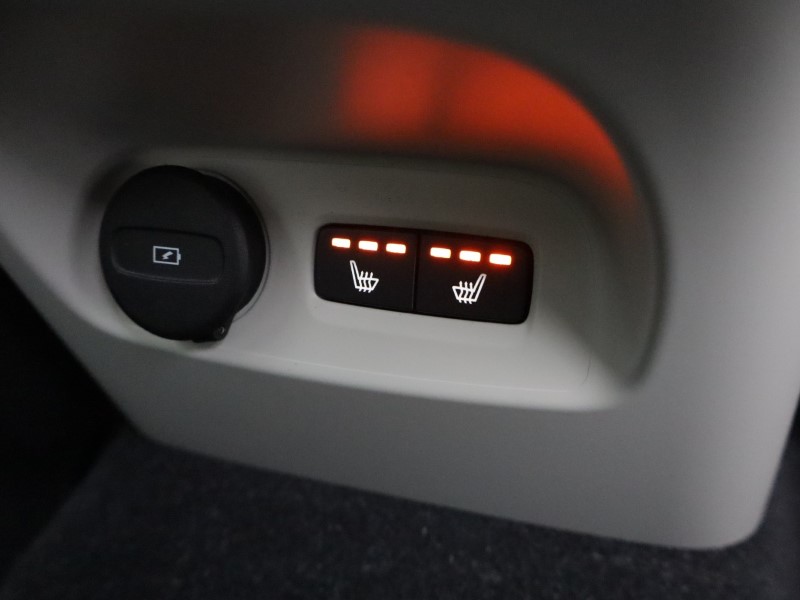 2022 (72) VOLVO XC40 2.0 B4P Ultimate Dark 5dr Auto 5185920