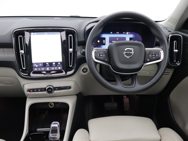 2022 (72) VOLVO XC40 2.0 B4P Ultimate Dark 5dr Auto 5185921