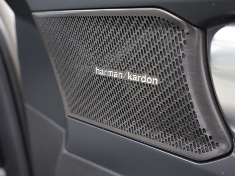 2022 (72) VOLVO XC40 2.0 B4P Ultimate Dark 5dr Auto 5185904