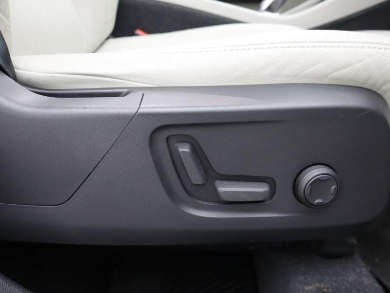 2022 (72) VOLVO XC40 2.0 B4P Ultimate Dark 5dr Auto 5185908