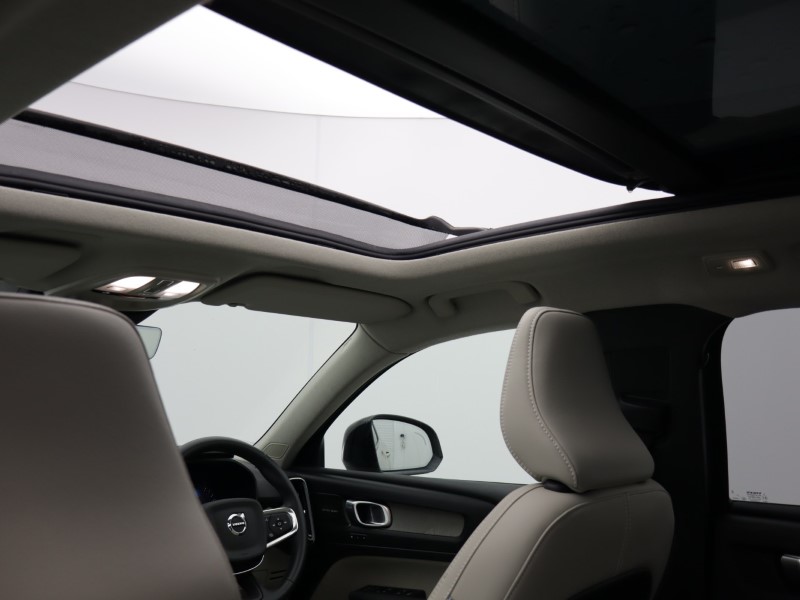 2022 (72) VOLVO XC40 2.0 B4P Ultimate Dark 5dr Auto 5185915