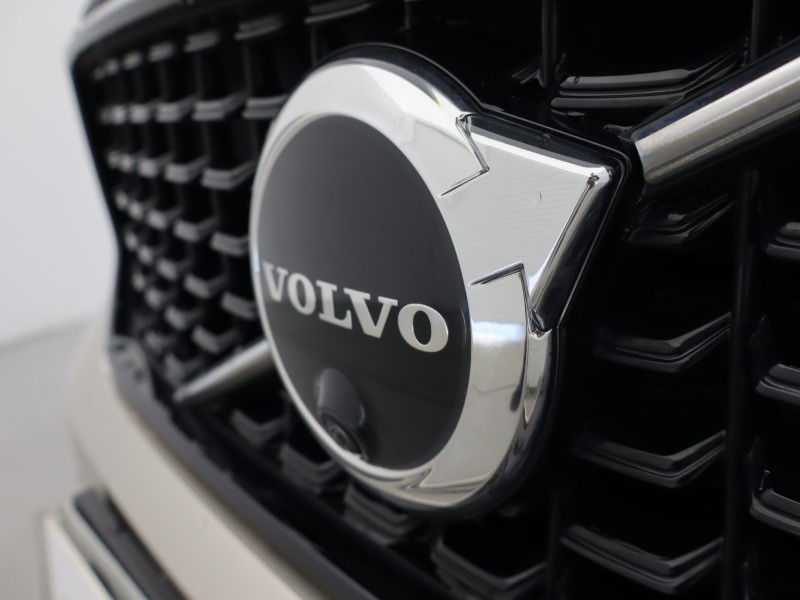 2022 (72) VOLVO XC40 2.0 B4P Ultimate Dark 5dr Auto 5185887