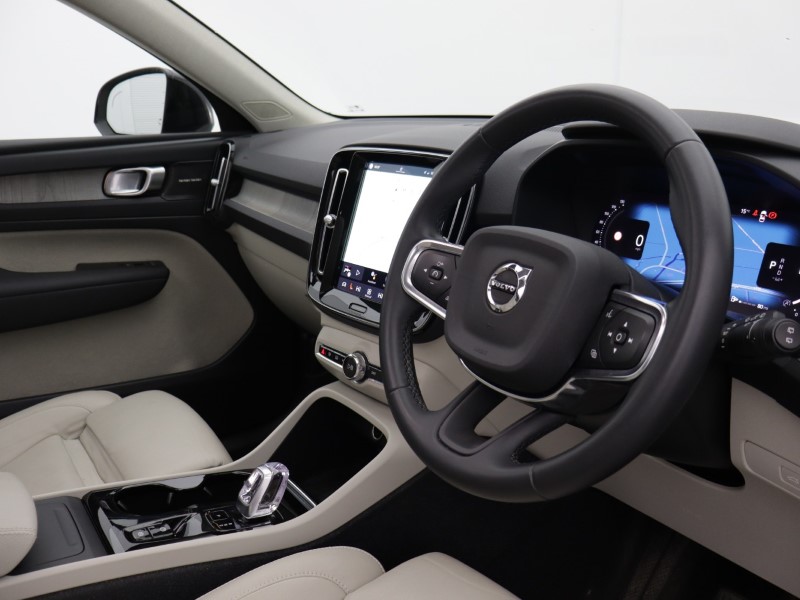 2022 (72) VOLVO XC40 2.0 B4P Ultimate Dark 5dr Auto 5185902