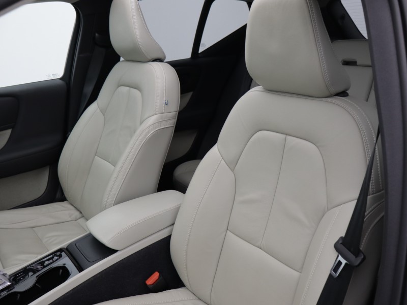 2022 (72) VOLVO XC40 2.0 B4P Ultimate Dark 5dr Auto 5185911