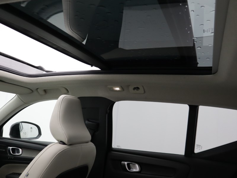 2022 (72) VOLVO XC40 2.0 B4P Ultimate Dark 5dr Auto 5185914