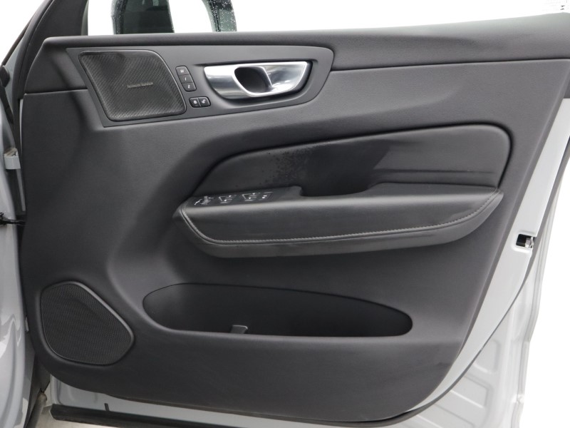 2025 (74) VOLVO XC60 2.0 B5P Plus Dark 5dr AWD Geartronic 5091893