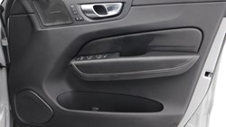 2025 (74) VOLVO XC60 2.0 B5P Plus Dark 5dr AWD Geartronic 5091893