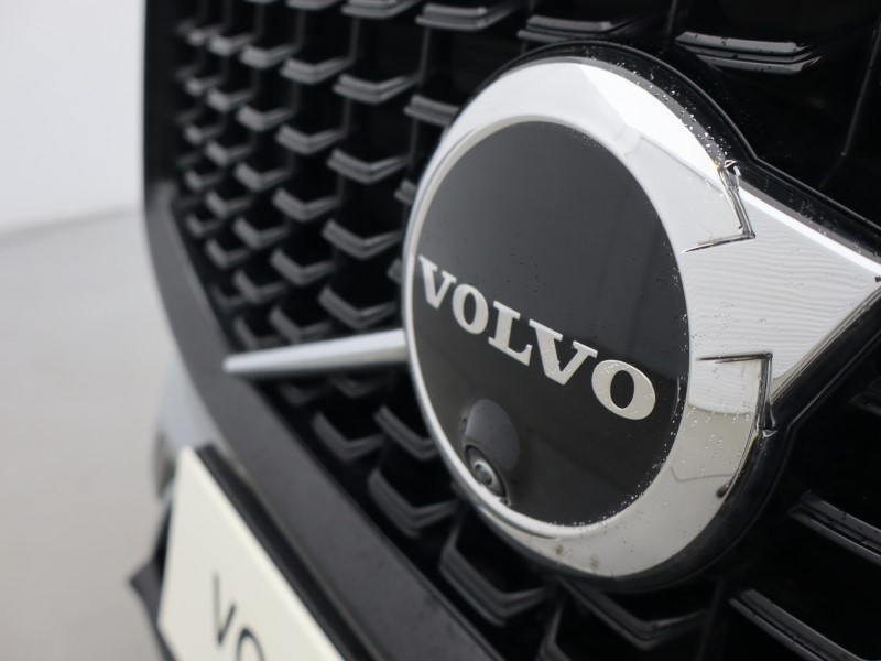 2025 (74) VOLVO XC60 2.0 B5P Plus Dark 5dr AWD Geartronic 5091879