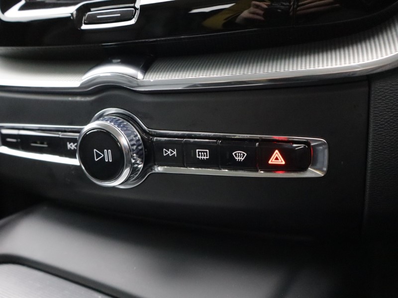 2025 (74) VOLVO XC60 2.0 B5P Plus Dark 5dr AWD Geartronic 5091923