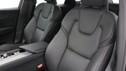 2025 (74) VOLVO XC60 2.0 B5P Plus Dark 5dr AWD Geartronic 5091902