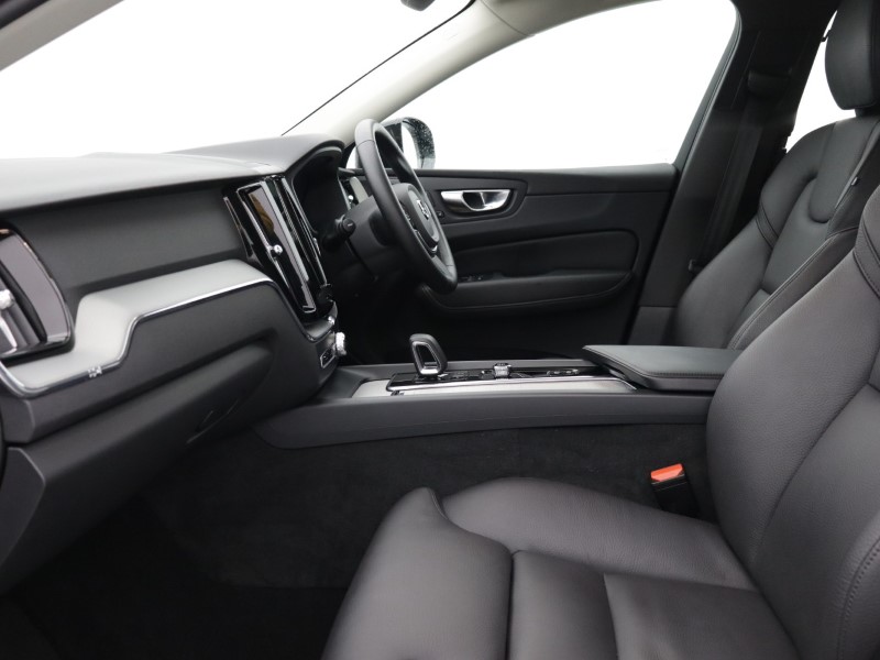 2025 (74) VOLVO XC60 2.0 B5P Plus Dark 5dr AWD Geartronic 5091891