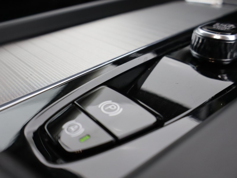 2025 (74) VOLVO XC60 2.0 B5P Plus Dark 5dr AWD Geartronic 5091925