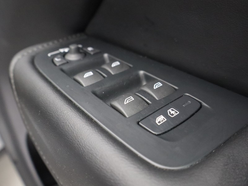 2025 (74) VOLVO XC60 2.0 B5P Plus Dark 5dr AWD Geartronic 5091895