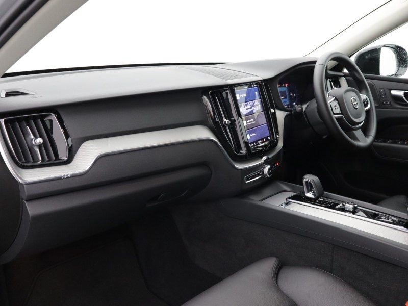 2025 (74) VOLVO XC60 2.0 B5P Plus Dark 5dr AWD Geartronic 5091903